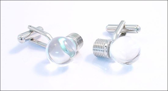 Bouton de manchette ampoule transparente