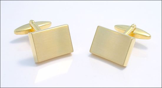 Bouton de manchette rectangle doré incurvé