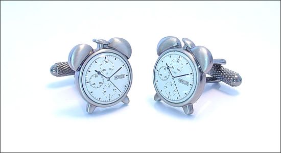 Bouton de manchette montre reveil avec fond blanc