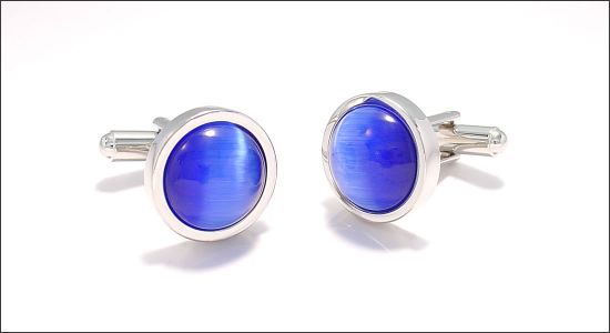 Bouton de manchette rond avec une pierre de verre bleue