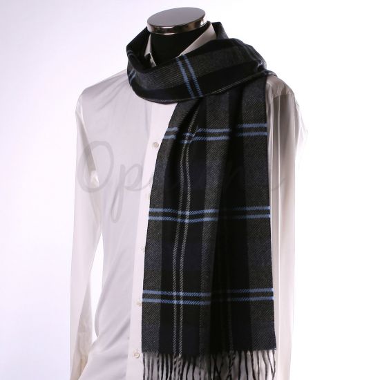 Svart, grått och himmelsblå tartan halsduk